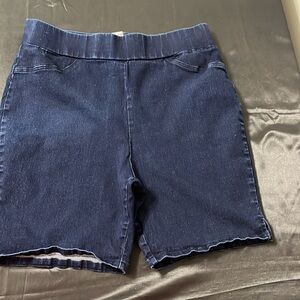 Bon Worth Pull on stretch denim shorts Large Petite